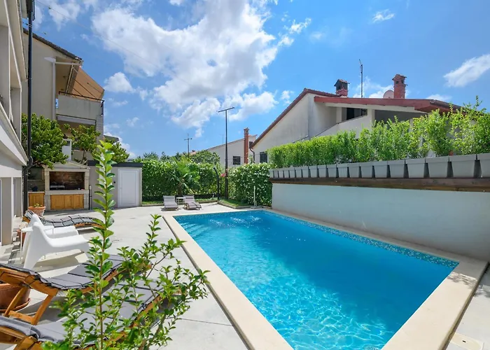 Poolside City Apartments Pula - Pool & Gym