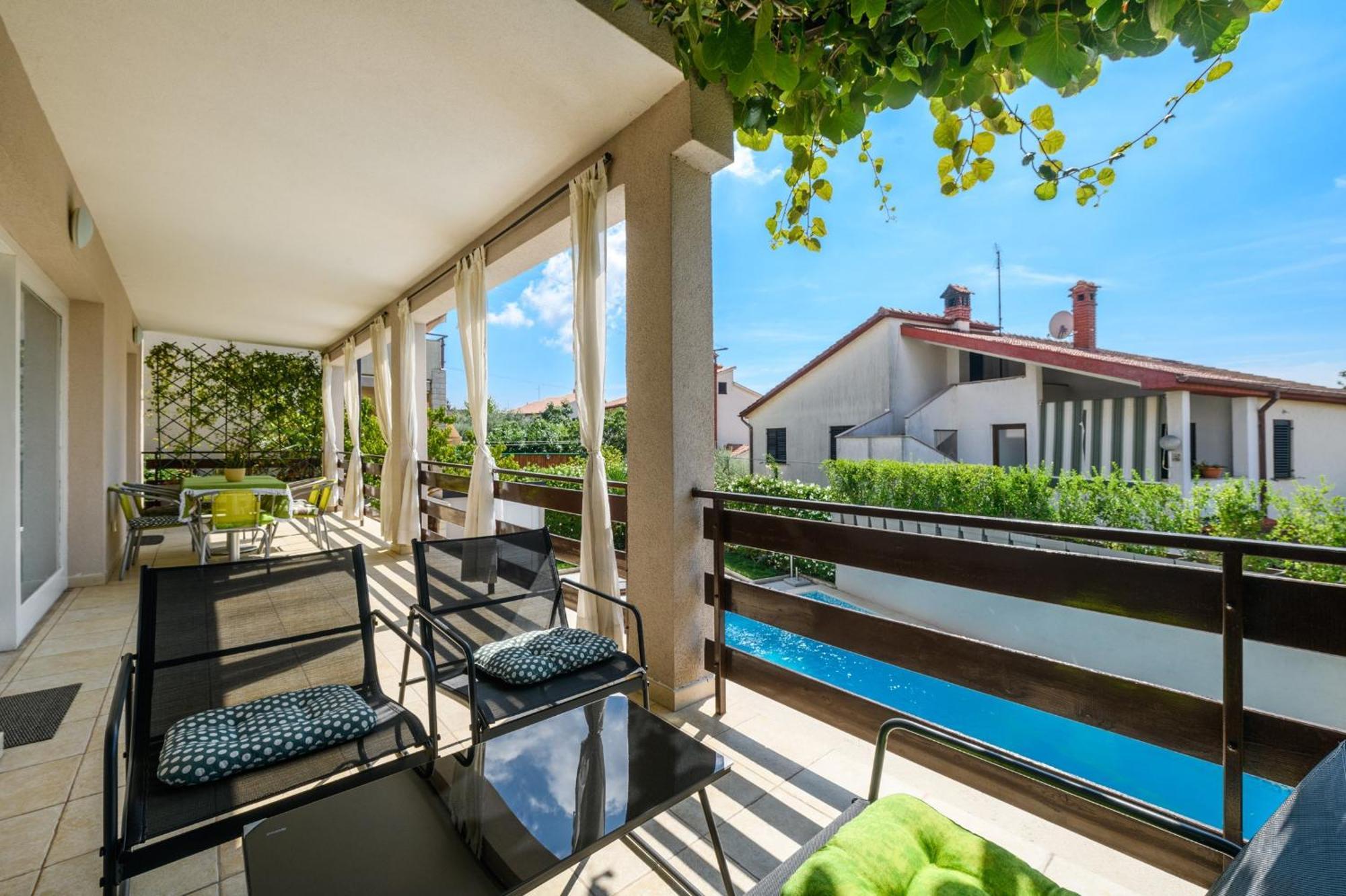 Poolside - Pool & Gym Pula