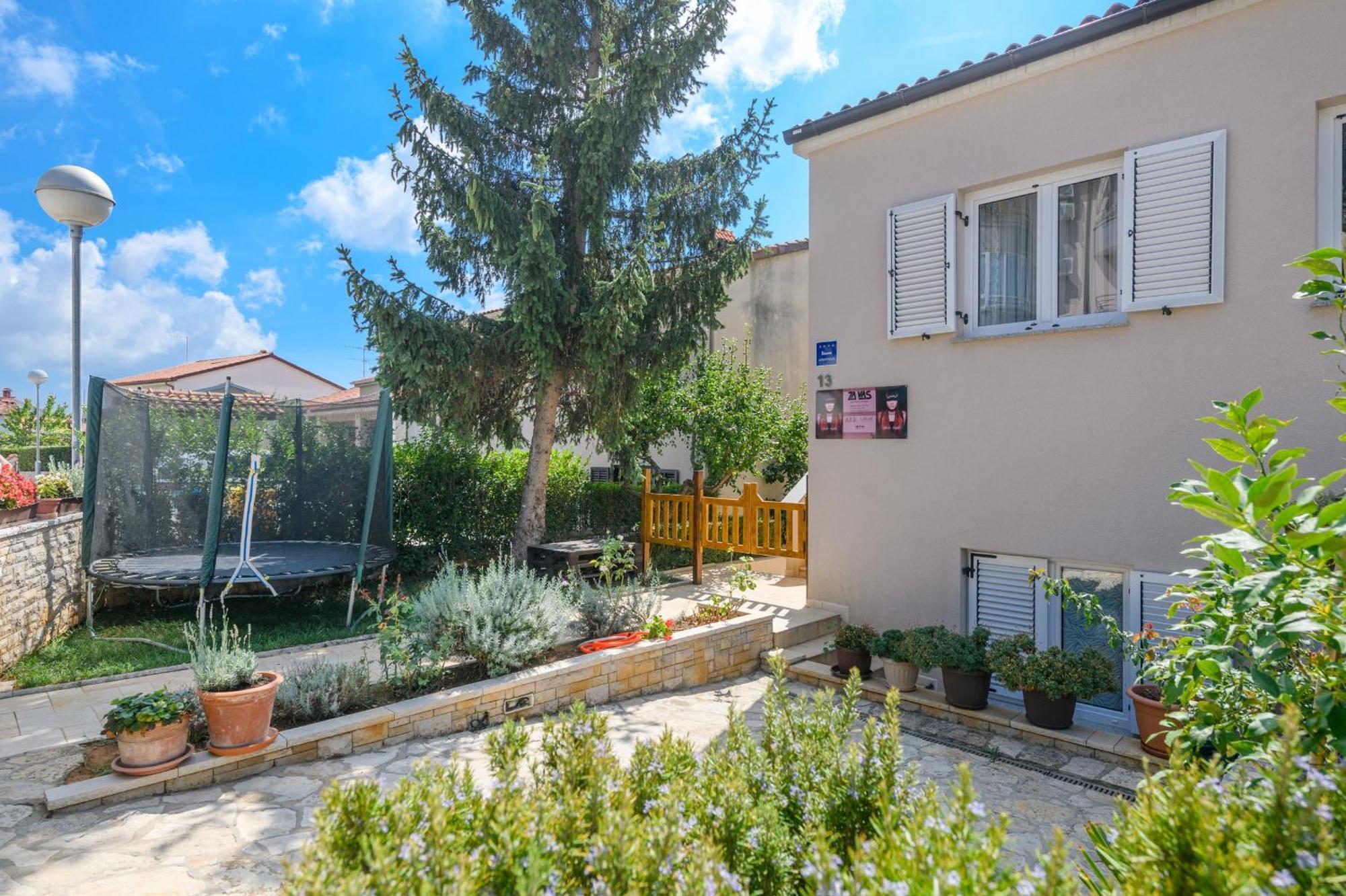 Poolside - Pool & Gym Apartment Pula