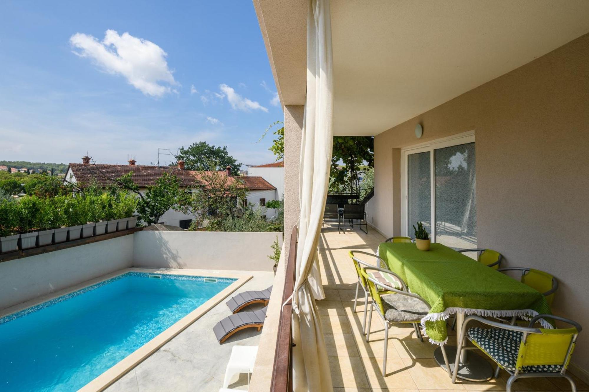 Poolside - Pool & Gym *