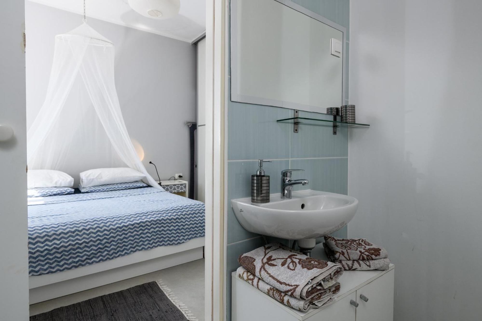 Poolside - Pool & Gym Apartment Pula