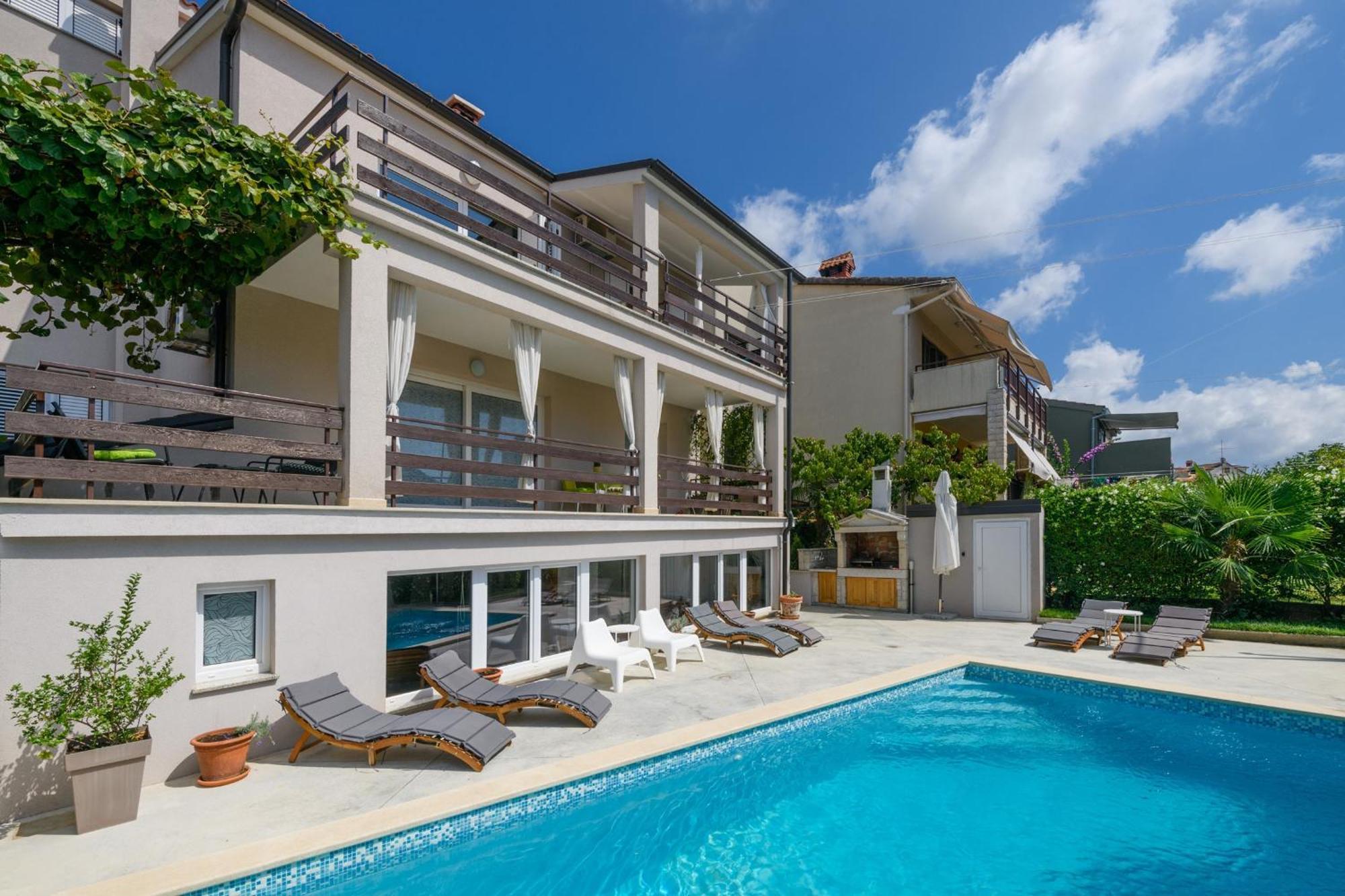Apartment Poolside - Pool & Gym Pula